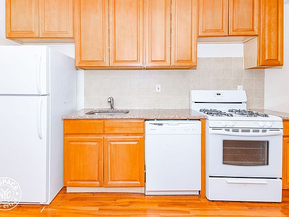 4th image of 239 Troutman St #3RX