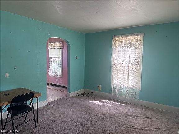 2nd image of 456 W New York Ave