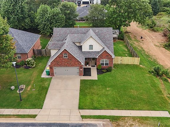 5th image of 219 Dawn Dr