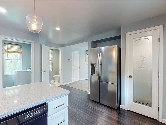 5th image of 3755 Roselawn Ave