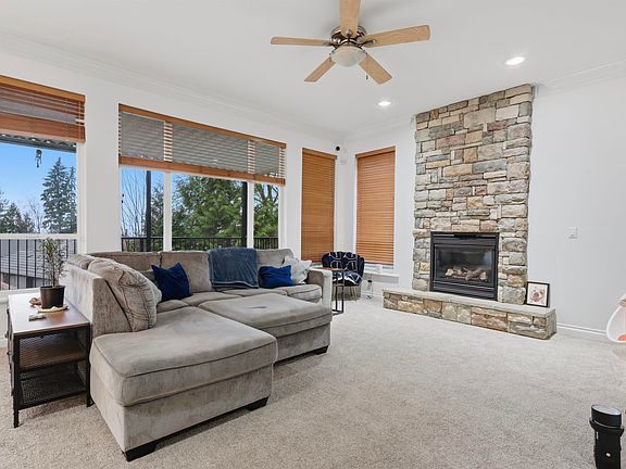 3rd image of 23662 Boulder Pl