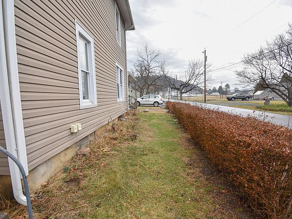 3rd image of 3 Fairview St #1