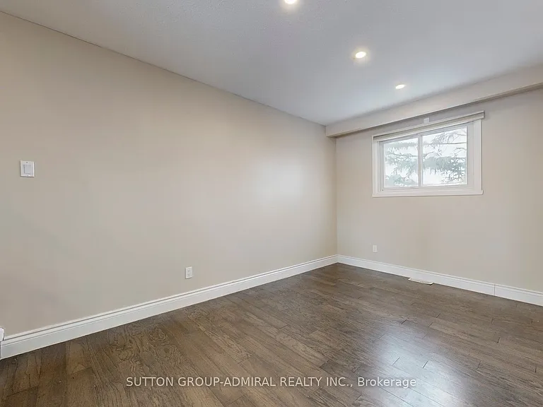 64 Bronte St S #8 — Photo 9