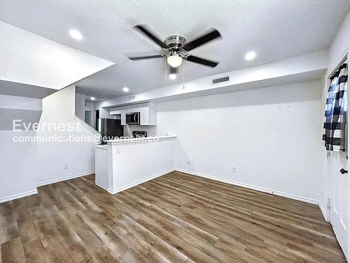 3 bed, 2.0 bath, 1008 sqft, $1,325 — Photo 3