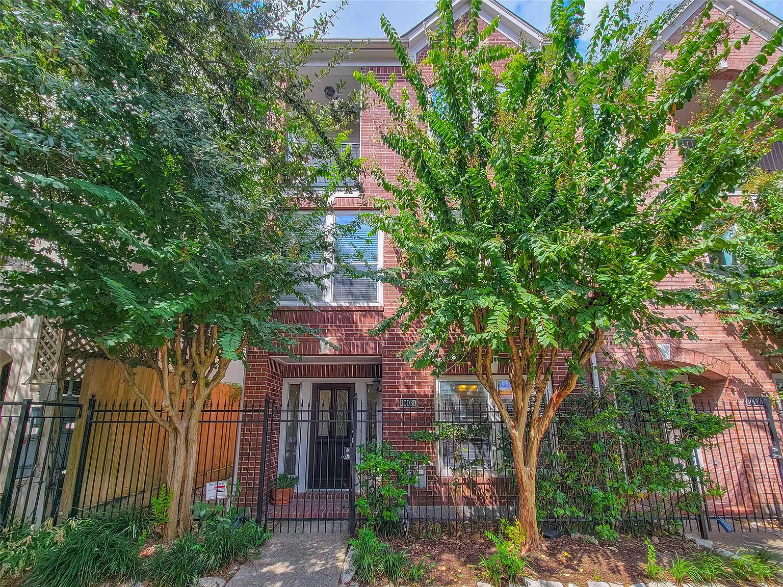 3 bed, 3.5 bath, 2169 sqft, $2,950 — Photo 2