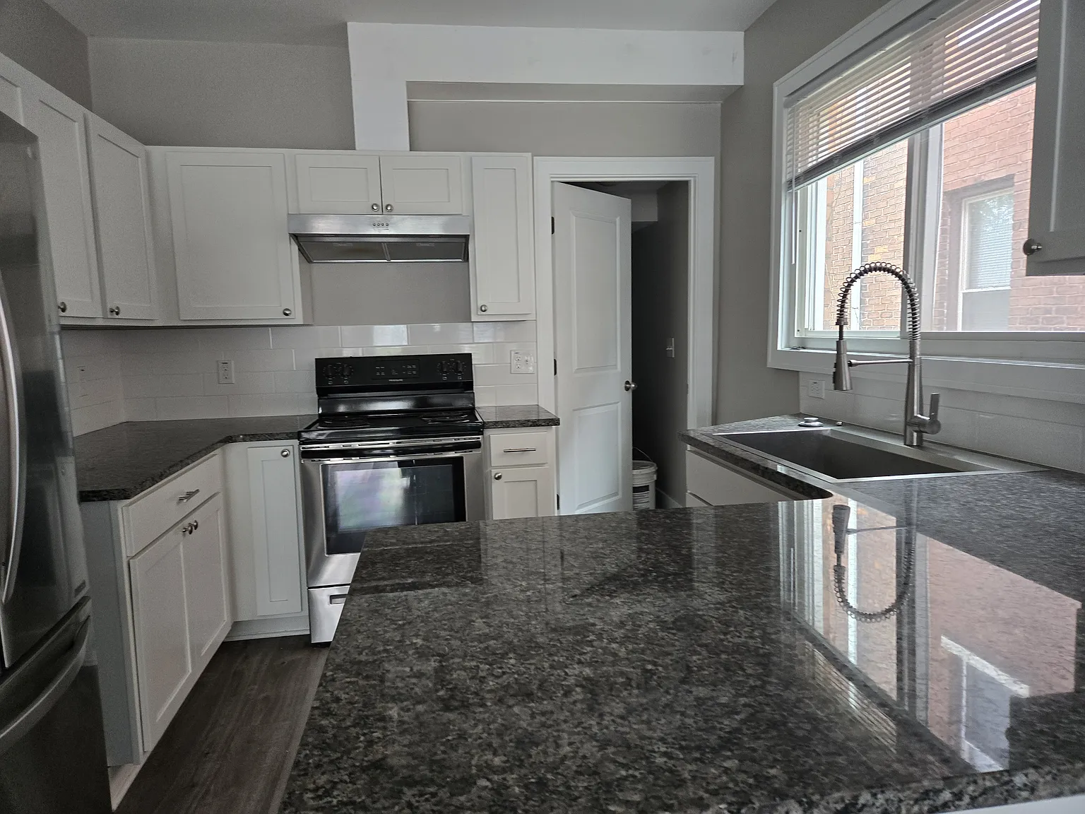 2 bed, 1.5 bath, 1250 sqft, $1,350 — Photo 2