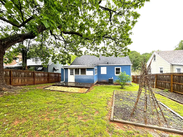 4607 Fairmont Ave — Photo 2