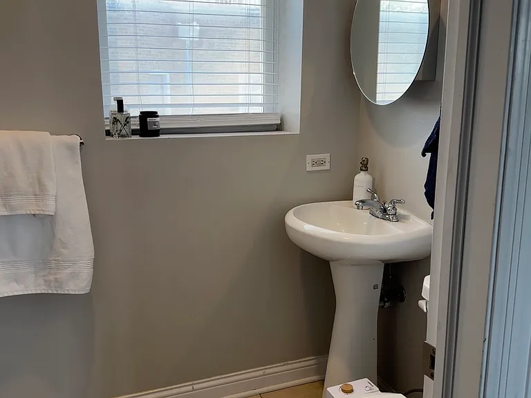 1122 N Oakley Blvd #D — Photo 10