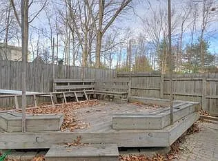 110 Canterbury Ct — Photo 10