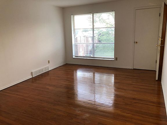 2nd image of 1024 Taman Ct #D