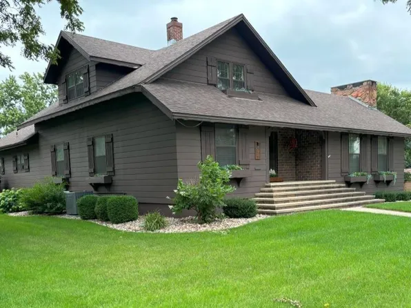 108 4th Ave SE, Sioux Center, IA 51250