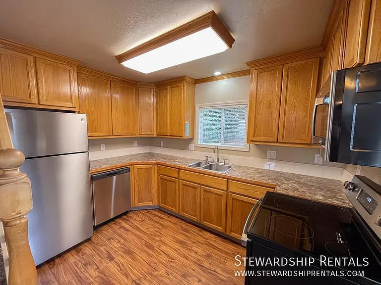 1472 E 19th Ave — Photo 5