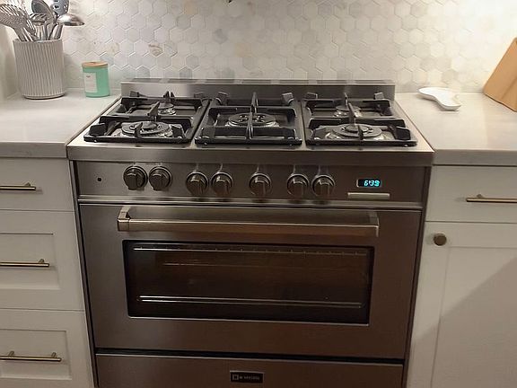 Stove and backsplash 