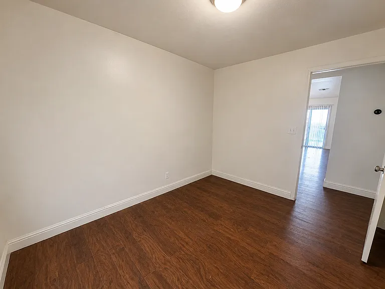 3290 N Vista Ave — Photo 10