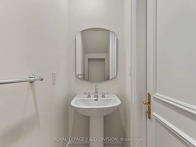 8 Huntley St — Photo 11