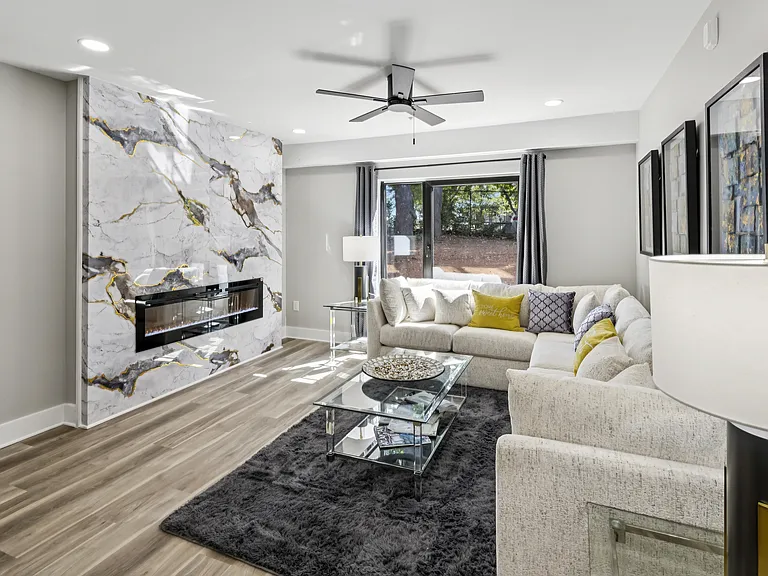 The Tucker Luxury Apartments — Photo 11