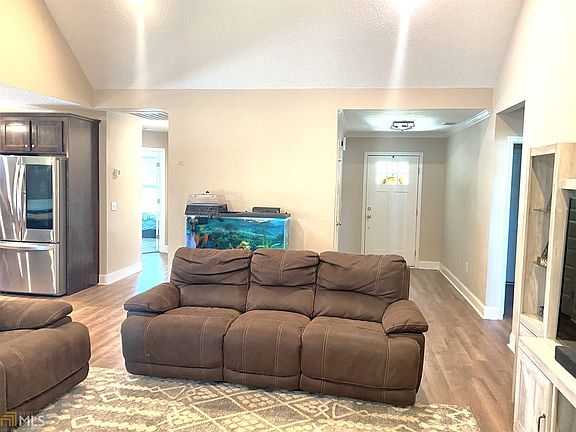 4th image of 204 Prairie Ln #43