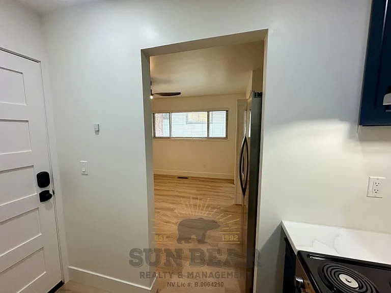 207 Robin Dr — Photo 5