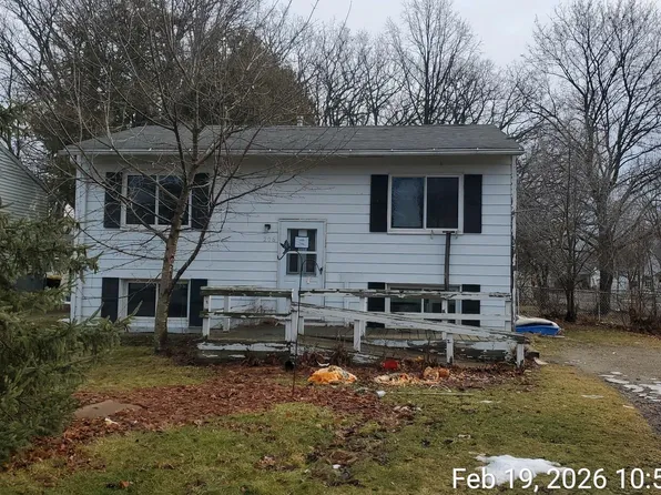 206 Williamette Ave, Alma, MI 48801
