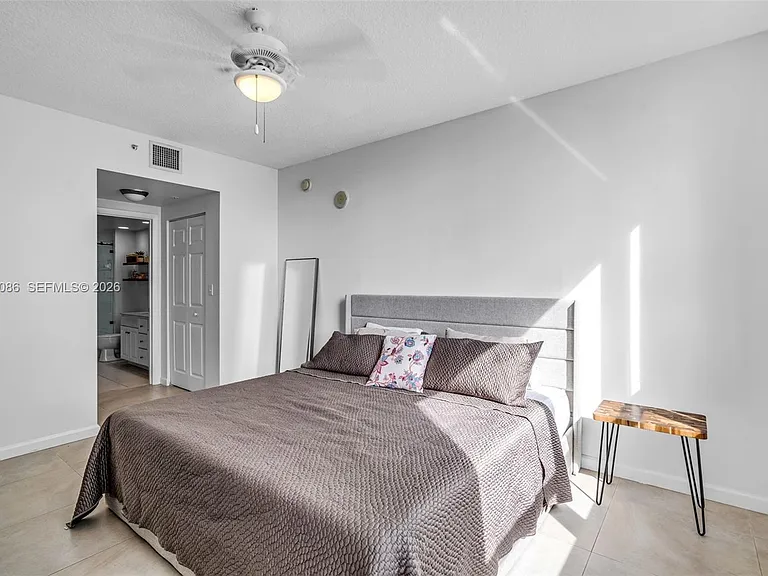 2000 N Bayshore Dr #909 — Photo 19