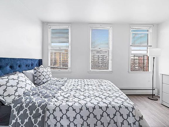 4th image of 235A Hart St #1