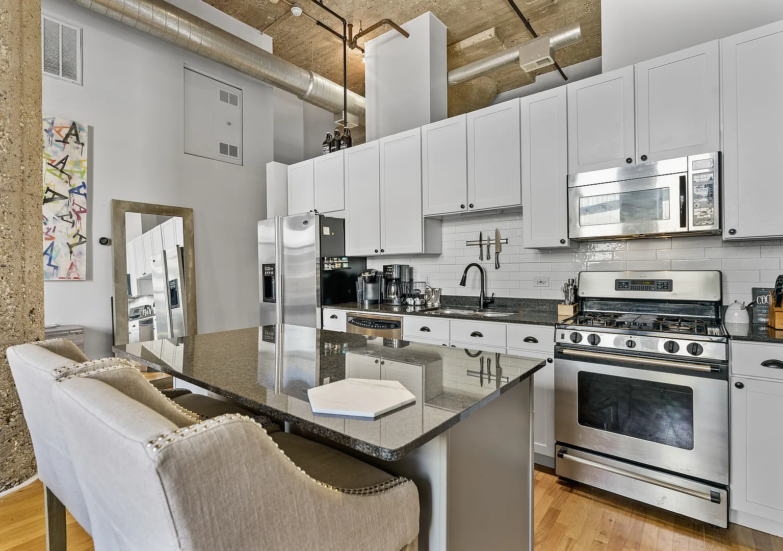 758 N Larrabee St — Photo 3