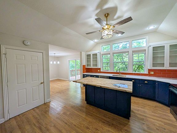 3rd image of 13778 Apple Ln