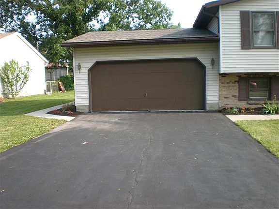 4th image of 634 Mentor Ave