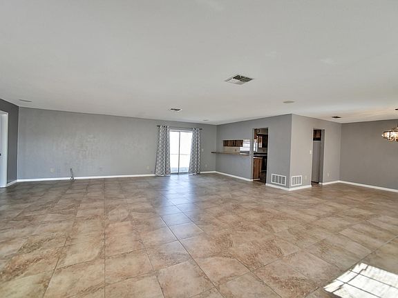 4th image of 6 E Tipperary Ln