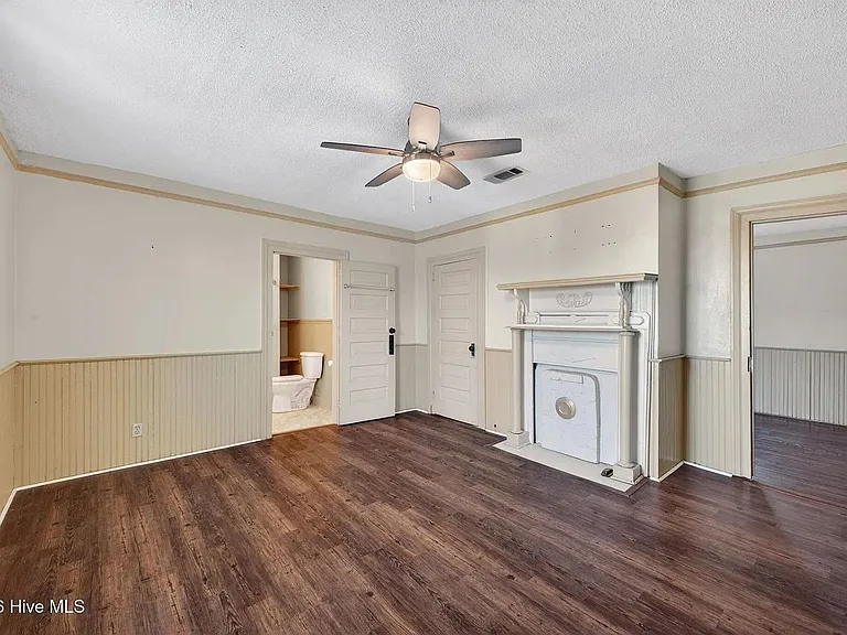 1102 Phillips St — Photo 13