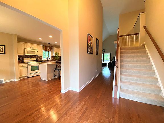 3rd image of 8100 Laurel Park Ln