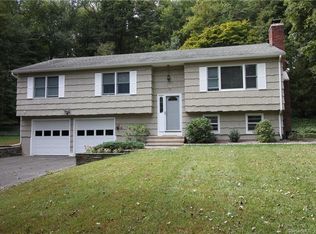 12 Joan Dr, Monroe, CT 06468