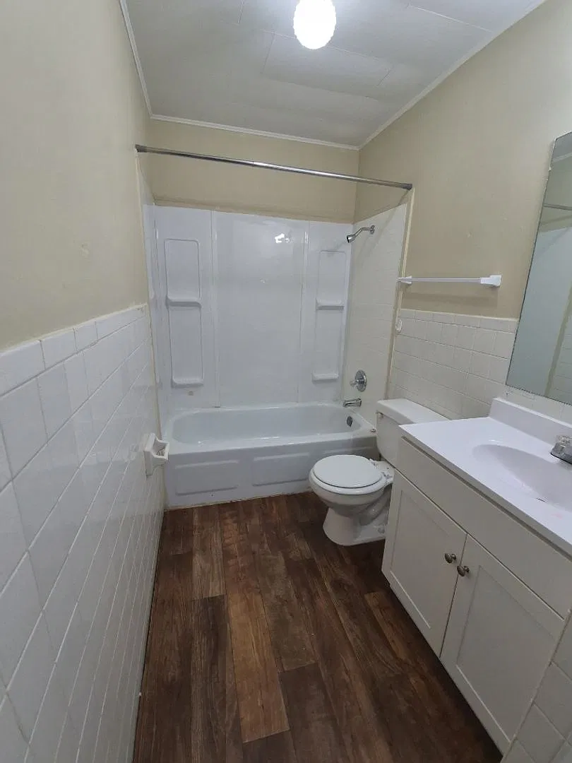 Bailey Apartments — Photo 1