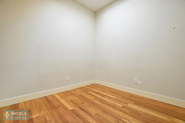 Rented by null | media 33