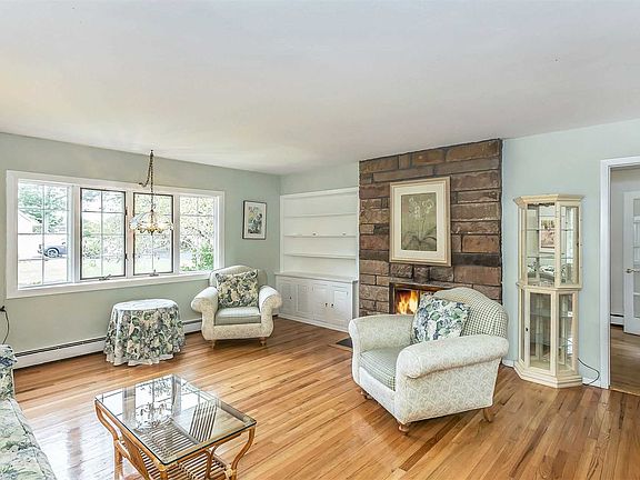 3rd image of 58 Peacock Ln