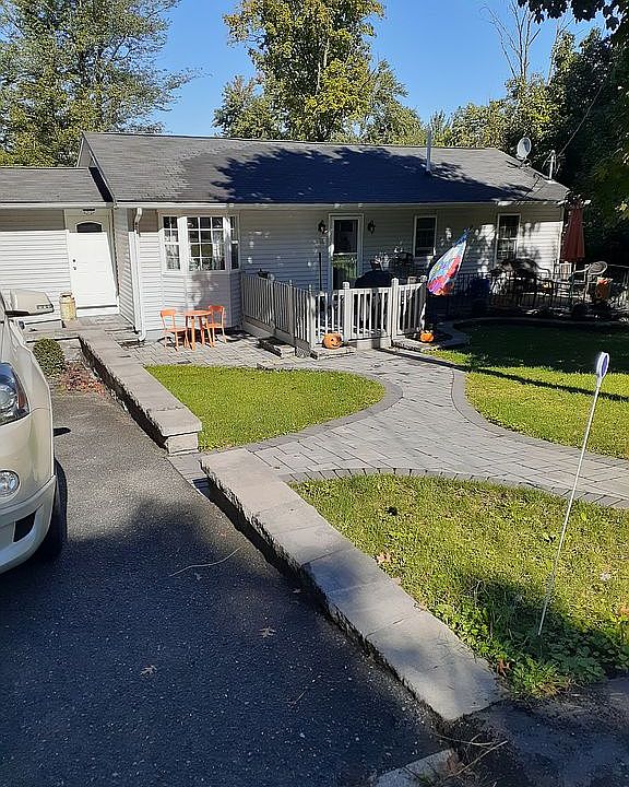 1st image of 31 Woodycrest Trl