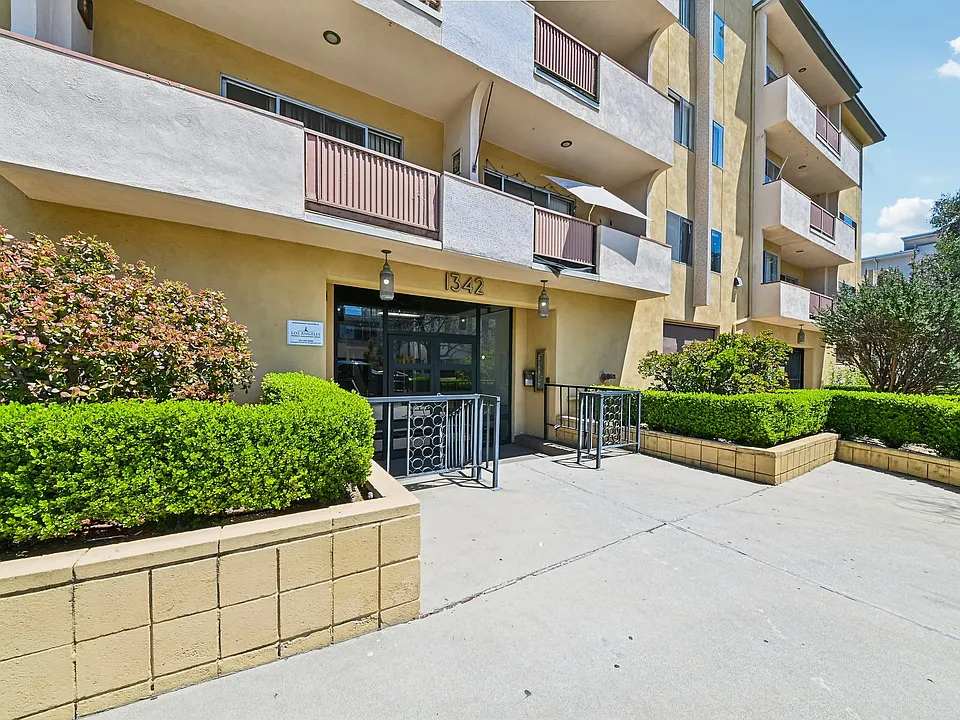 El Dorado - 1342 N. Fuller Avenue