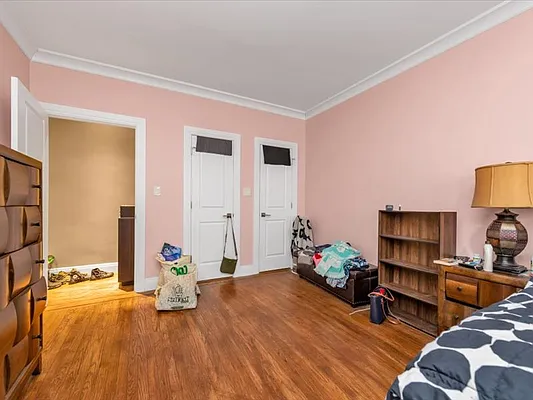 Sold by Thomas Lipovetsky, LREB | media 7