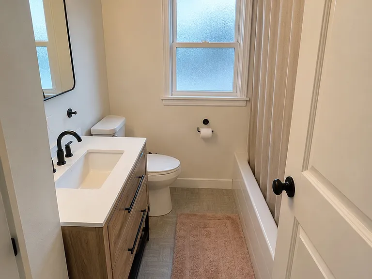 2052 N Auburn St — Photo 2
