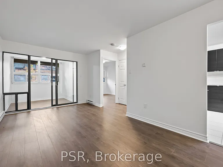 353 Queen St W #10 — Photo 5