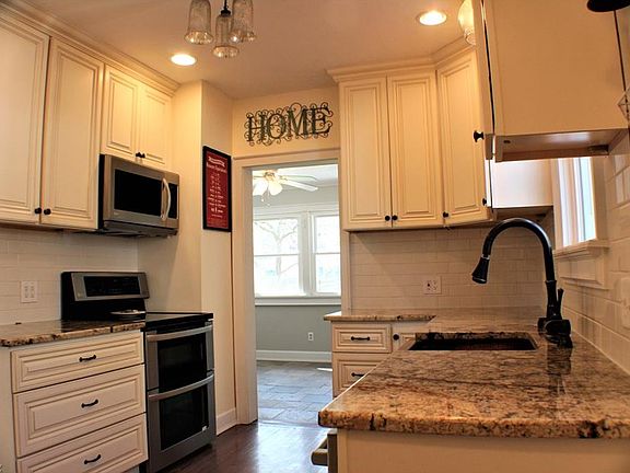 3rd image of 213 Stanford Ave