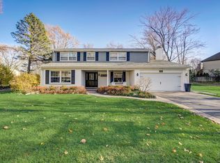 975 Hunter Ct, Deerfield, IL 60015