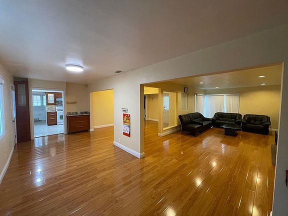3rd image of 759 S Peachtree Ln