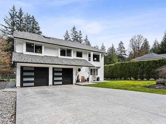 2nd image of 295 Forrest Cres