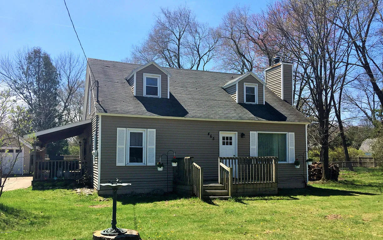 465 E Sternberg Rd photo 1