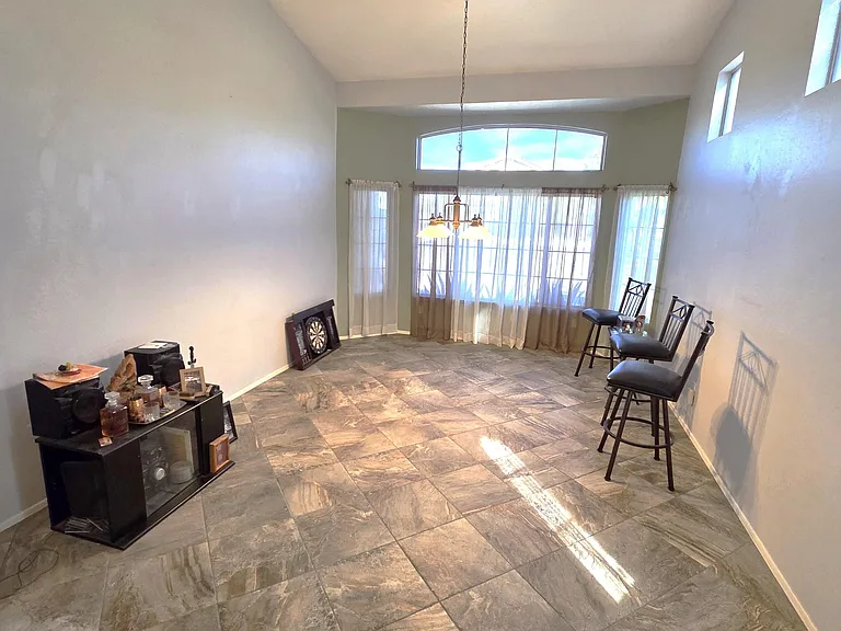 1734 E Pontiac Dr — Photo 16