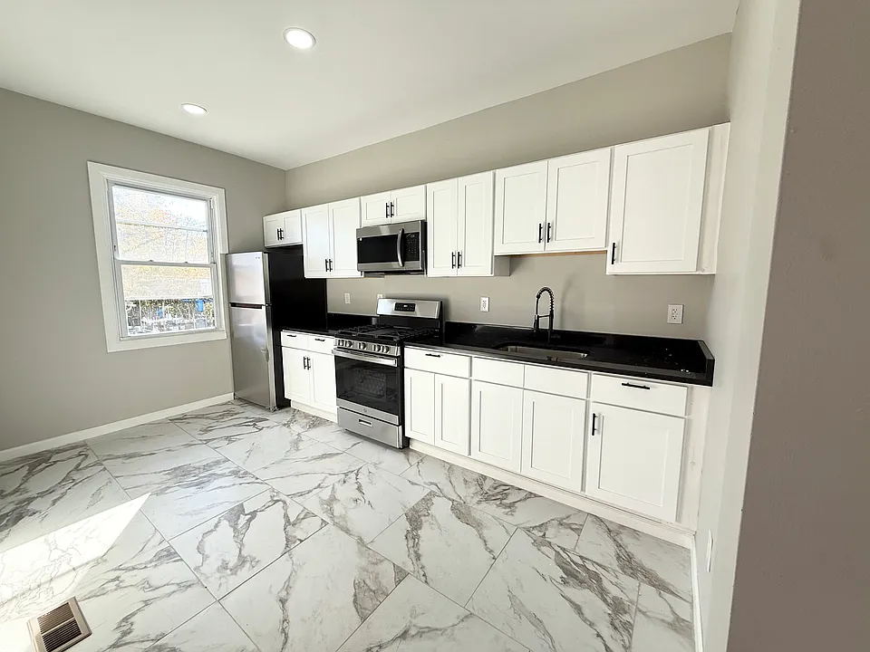 41 Howe St #1