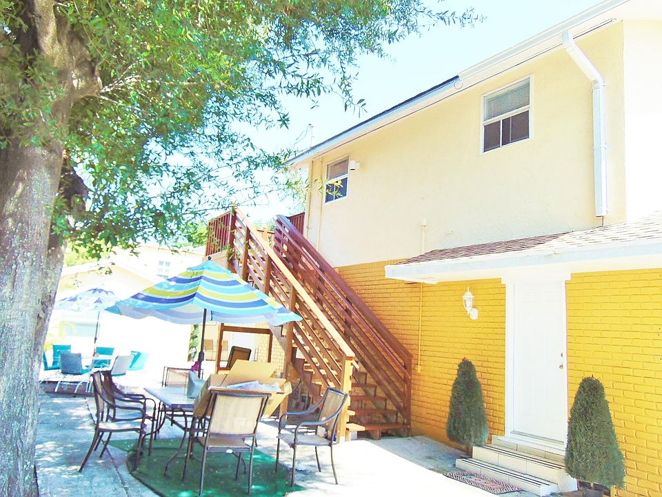 Stairs on side of house to apartment entrance