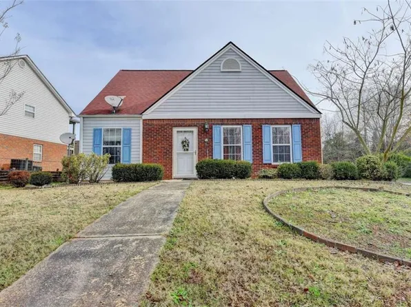 2502 Hollow Dr, Gainesville, GA 30504