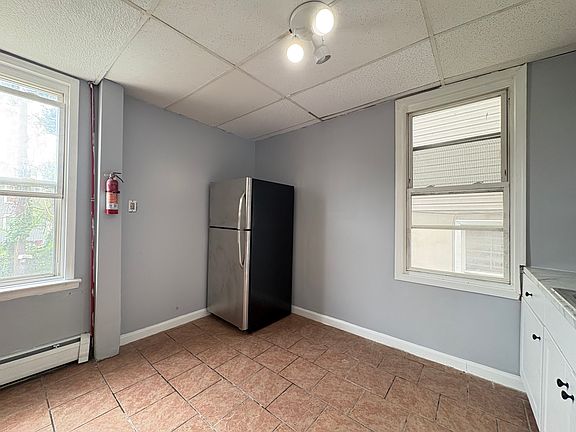 2nd image of 211 Bidwell Ave #3